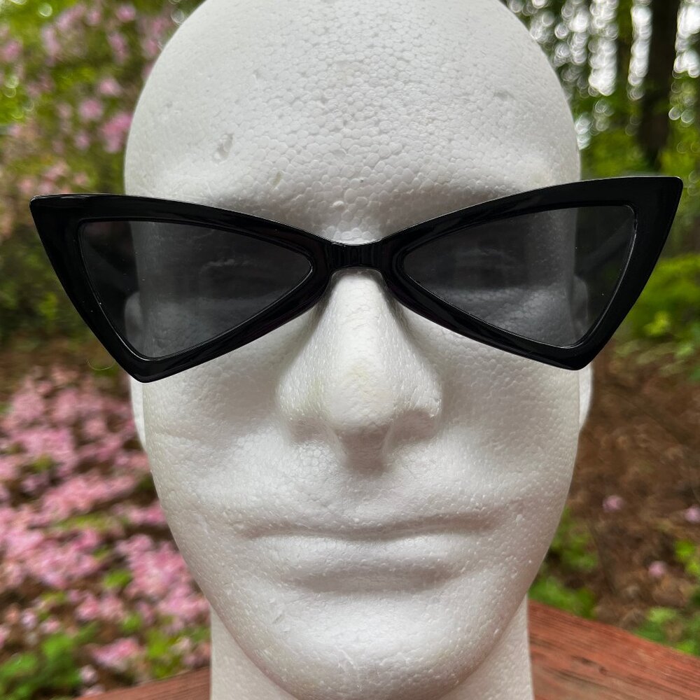Sunglasses with Triangle Shaped Lenses 80s and 90s style Vibes